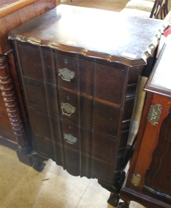 Small mahogany chest of drawers on ball & claw feet